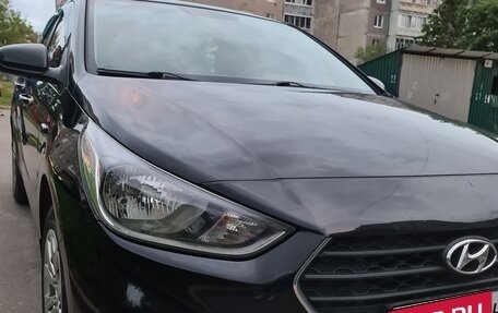 Hyundai Solaris II рестайлинг, 2017 год, 990 000 рублей, 1 фотография