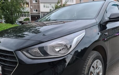 Hyundai Solaris II рестайлинг, 2017 год, 990 000 рублей, 2 фотография