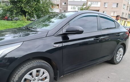 Hyundai Solaris II рестайлинг, 2017 год, 990 000 рублей, 4 фотография