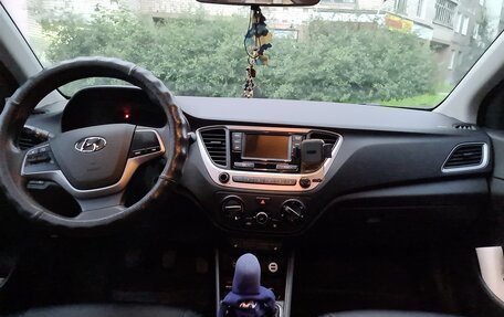 Hyundai Solaris II рестайлинг, 2017 год, 990 000 рублей, 7 фотография
