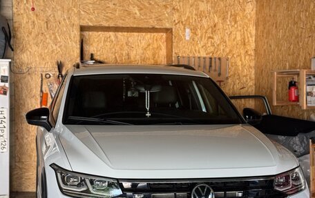 Volkswagen Tiguan II, 2020 год, 4 190 000 рублей, 2 фотография