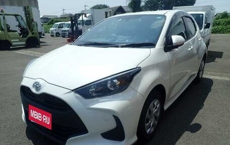 Toyota Yaris, 2022 год, 1 200 000 рублей, 1 фотография