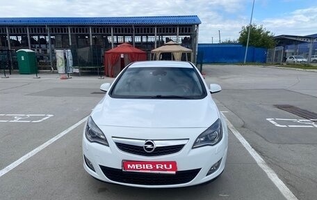 Opel Astra J, 2011 год, 650 000 рублей, 1 фотография