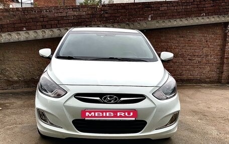 Hyundai Solaris II рестайлинг, 2011 год, 820 000 рублей, 2 фотография
