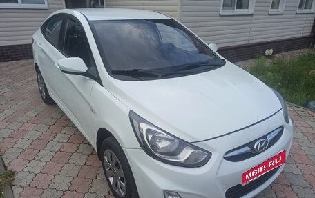 Hyundai Solaris II рестайлинг, 2012 год, 450 000 рублей, 1 фотография