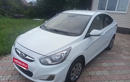 Hyundai Solaris II рестайлинг, 2012 год, 450 000 рублей, 2 фотография