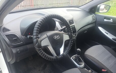 Hyundai Solaris II рестайлинг, 2012 год, 450 000 рублей, 9 фотография