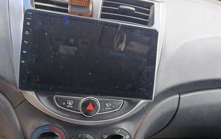 Hyundai Solaris II рестайлинг, 2011 год, 699 000 рублей, 7 фотография