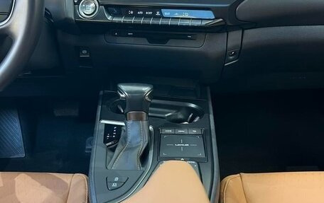 Lexus UX I, 2022 год, 2 340 000 рублей, 13 фотография