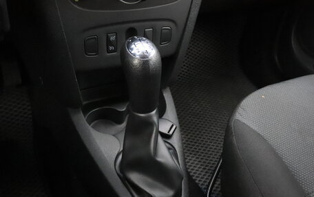 Renault Sandero II рестайлинг, 2016 год, 847 000 рублей, 17 фотография