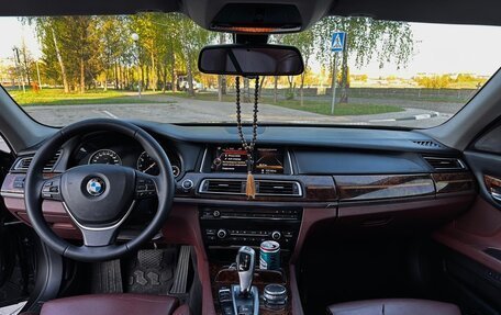 BMW 7 серия, 2014 год, 2 080 000 рублей, 18 фотография