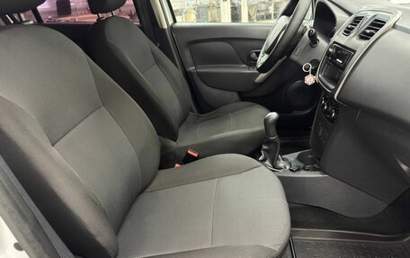 Renault Logan II, 2017 год, 700 000 рублей, 16 фотография