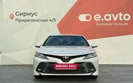 Toyota Camry, 2020 год, 3 830 000 рублей, 2 фотография