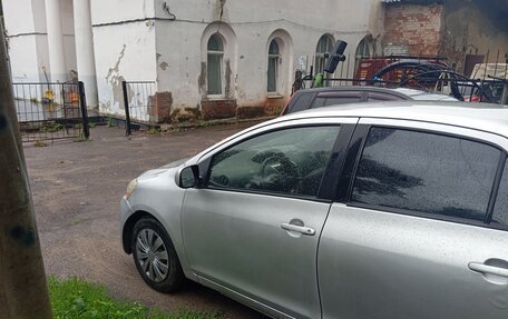 Toyota Yaris III рестайлинг, 2007 год, 520 000 рублей, 2 фотография