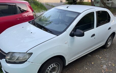 Renault Logan II, 2018 год, 370 000 рублей, 1 фотография