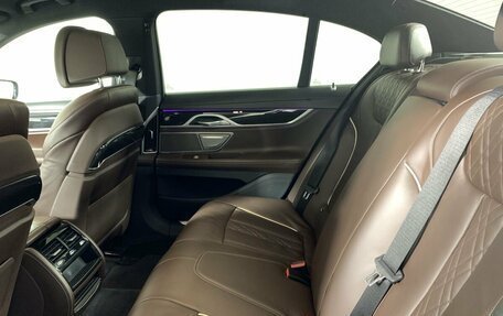 BMW 7 серия, 2018 год, 3 995 000 рублей, 18 фотография