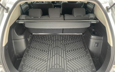 Mitsubishi Outlander III рестайлинг 3, 2022 год, 2 650 000 рублей, 12 фотография