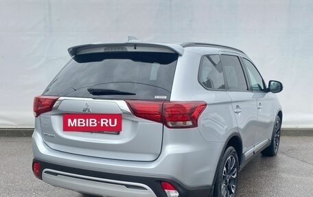 Mitsubishi Outlander III рестайлинг 3, 2022 год, 2 650 000 рублей, 5 фотография