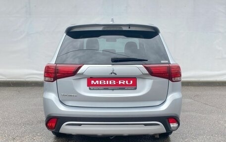 Mitsubishi Outlander III рестайлинг 3, 2022 год, 2 650 000 рублей, 6 фотография