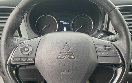 Mitsubishi Outlander III рестайлинг 3, 2022 год, 2 650 000 рублей, 16 фотография