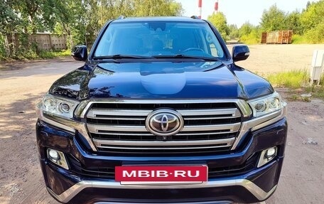 Toyota Land Cruiser 200, 2018 год, 6 678 000 рублей, 2 фотография