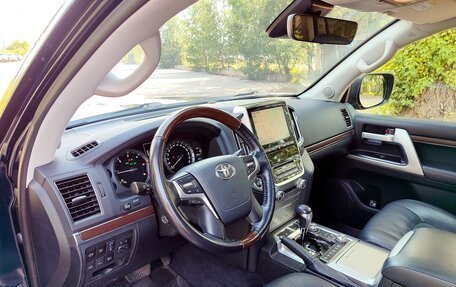 Toyota Land Cruiser 200, 2018 год, 6 678 000 рублей, 8 фотография