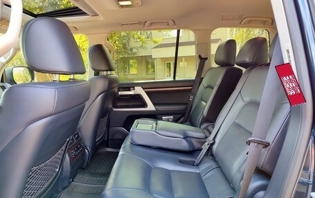 Toyota Land Cruiser 200, 2018 год, 6 678 000 рублей, 9 фотография