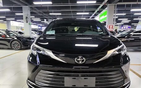 Toyota Sienna, 2025 год, 6 000 000 рублей, 2 фотография