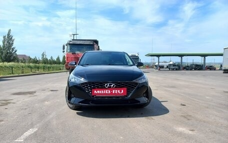 Hyundai Solaris II рестайлинг, 2021 год, 1 630 000 рублей, 9 фотография