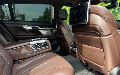 BMW 7 серия, 2017 год, 2 920 000 рублей, 14 фотография