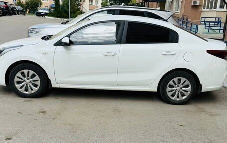 KIA Rio IV, 2018 год, 1 350 000 рублей, 2 фотография