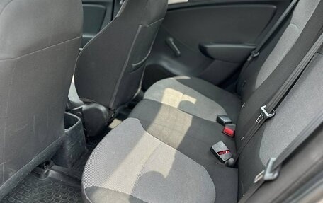 Hyundai Solaris II рестайлинг, 2011 год, 700 000 рублей, 12 фотография