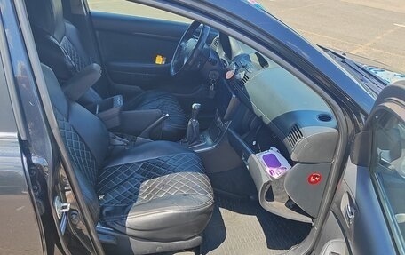 Toyota Avensis III рестайлинг, 2005 год, 600 000 рублей, 7 фотография