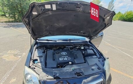 Toyota Avensis III рестайлинг, 2005 год, 600 000 рублей, 10 фотография