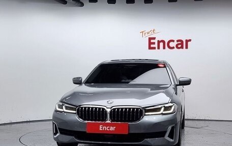 BMW 5 серия, 2022 год, 4 590 000 рублей, 2 фотография