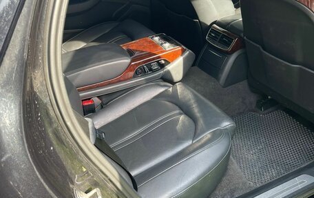 Audi A8, 2011 год, 1 350 000 рублей, 14 фотография