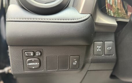 Toyota RAV4, 2018 год, 1 825 000 рублей, 11 фотография