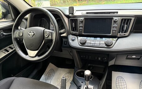 Toyota RAV4, 2018 год, 1 825 000 рублей, 10 фотография