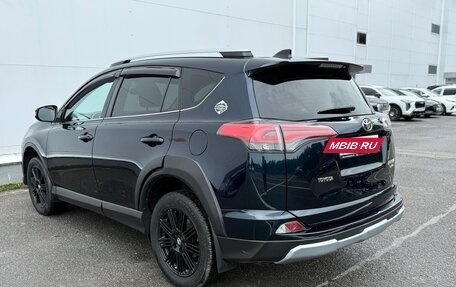 Toyota RAV4, 2018 год, 1 825 000 рублей, 8 фотография