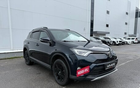 Toyota RAV4, 2018 год, 1 825 000 рублей, 4 фотография