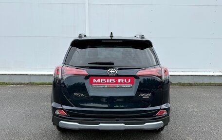 Toyota RAV4, 2018 год, 1 825 000 рублей, 7 фотография