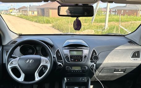 Hyundai ix35 I рестайлинг, 2010 год, 950 000 рублей, 10 фотография