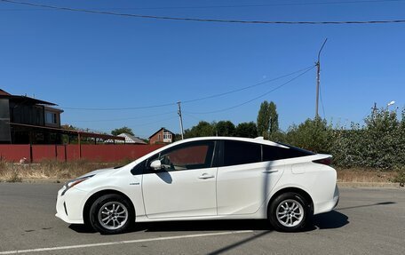 Toyota Prius IV XW50, 2016 год, 1 550 000 рублей, 3 фотография