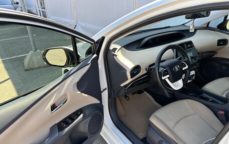 Toyota Prius IV XW50, 2016 год, 1 550 000 рублей, 10 фотография