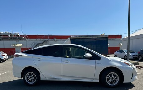 Toyota Prius IV XW50, 2016 год, 1 550 000 рублей, 7 фотография