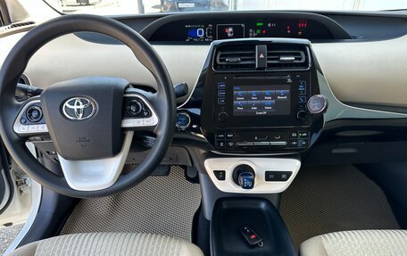 Toyota Prius IV XW50, 2016 год, 1 550 000 рублей, 12 фотография