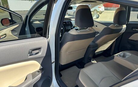 Toyota Prius IV XW50, 2016 год, 1 550 000 рублей, 16 фотография
