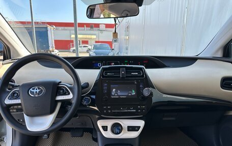 Toyota Prius IV XW50, 2016 год, 1 550 000 рублей, 14 фотография