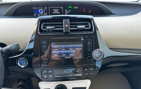 Toyota Prius IV XW50, 2016 год, 1 550 000 рублей, 13 фотография