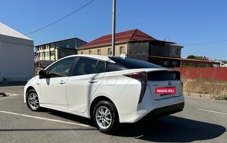 Toyota Prius IV XW50, 2016 год, 1 550 000 рублей, 5 фотография